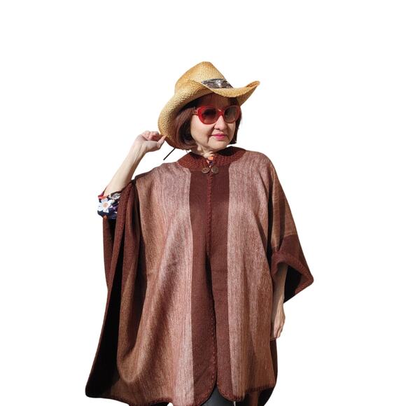 New Baby Alpaca wool unisex Chocolat Brown cape hand made in the Andes - Picture 4 of 5